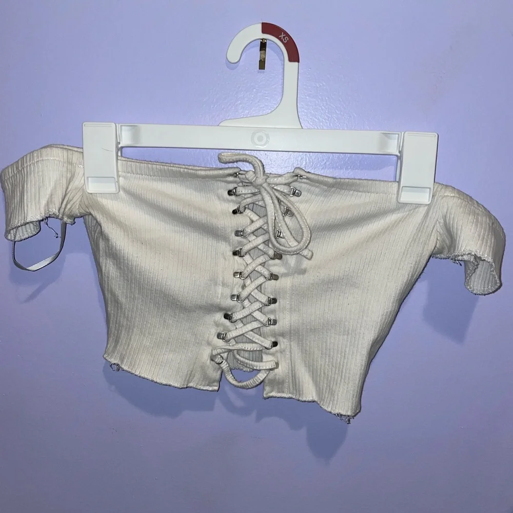 Forever 21 Women’s Small - White Lace Up Crop Top - Tube Top Fit NWOT - Picture 4 of 8